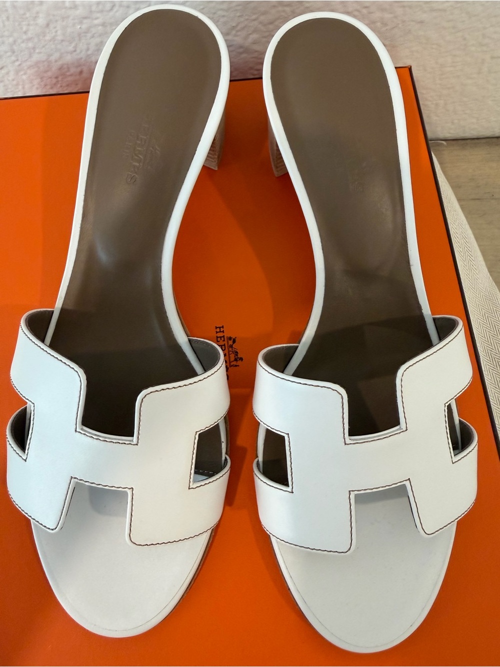 Hermes Oasis BRAND NEW White Leather Slide Sandals low heel size 39 w/ receipt - Picture 4 of 9